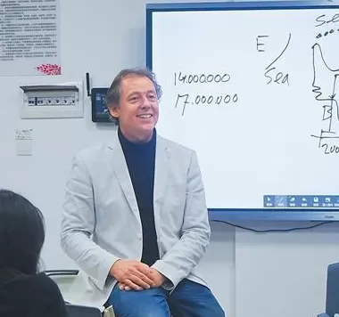 越来越多外籍人士在中国县域工作生活——扎根小城,他们这样选择(我在中国·行耕记)-第2张图片- 越来越多外籍人士在中国县域工作生活——扎根小城,他们这样选择(我在中国·行耕记)-第2张图片-