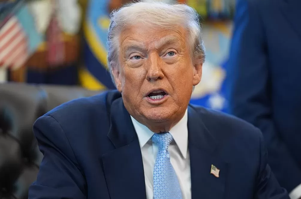 特朗普“按头安利”28点和平计划，泽连斯基不认也得认？-第2张图片-