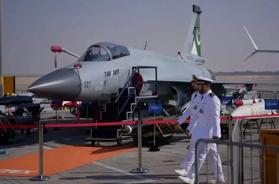 印巴战机迪拜再较量，这也能显胜负？-第1张图片-