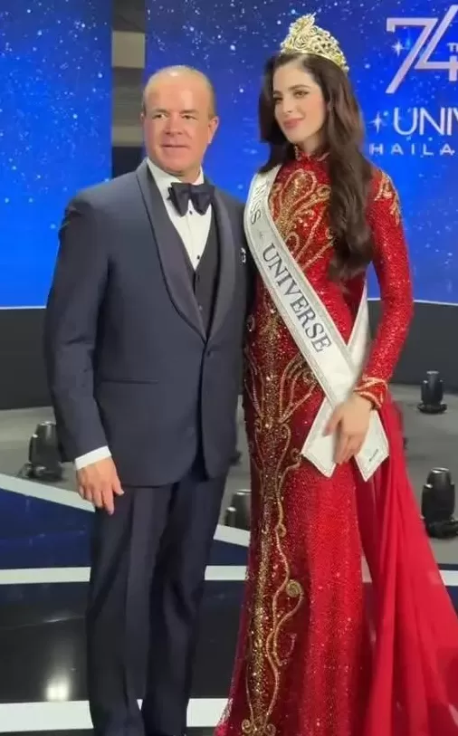 墨西哥女模加冕环球小姐，争议大，父亲跟赛事主席签过3亿合同-第6张图片-