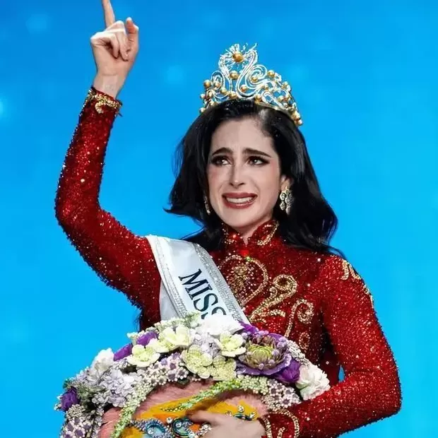 墨西哥女模加冕环球小姐，争议大，父亲跟赛事主席签过3亿合同-第7张图片-