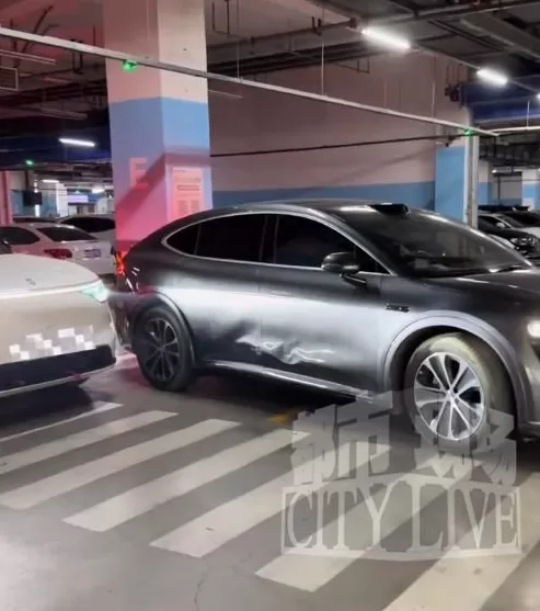 山东临沂两辆华为鸿蒙智行车“遥控泊车”相撞-第3张图片-