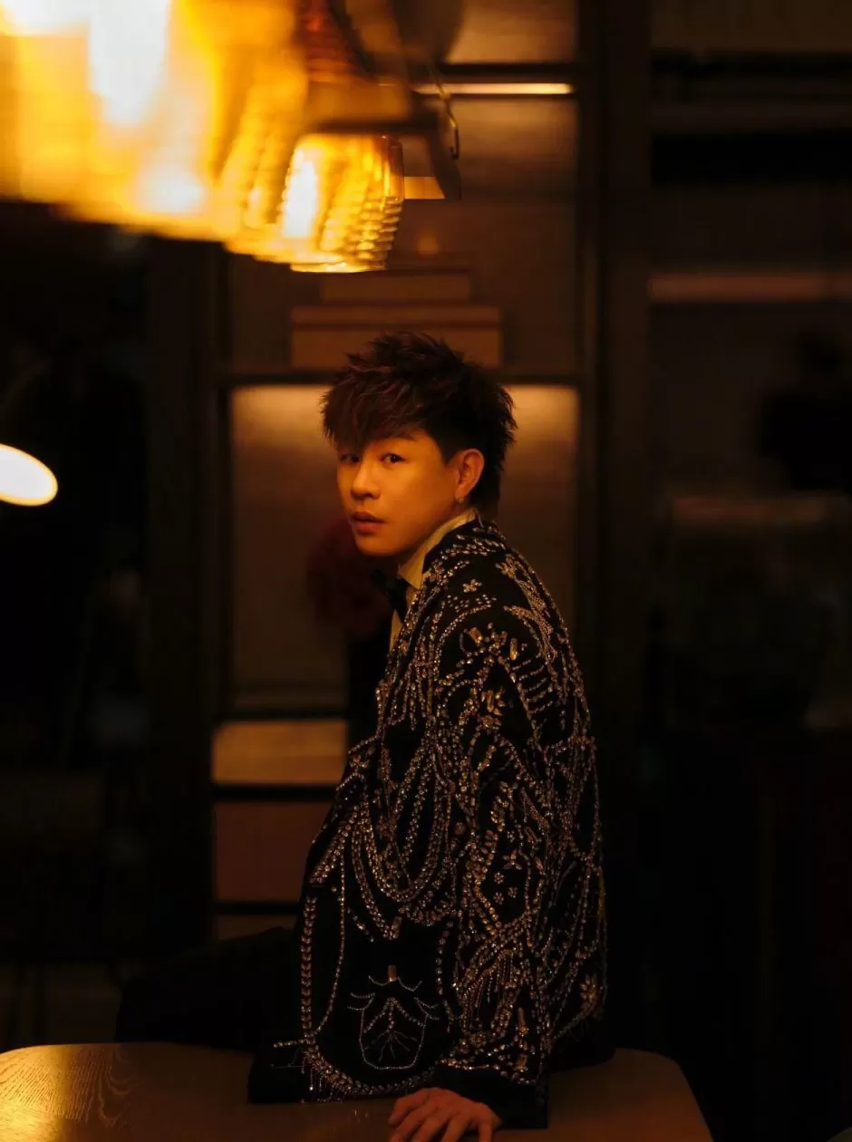 胡彦斌工作室声明：否认存在私生子；此前他与易梦玲恋情频上热搜-第2张图片-