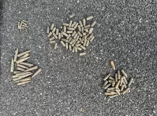 男子钓到108发子弹以为是大鱼，警方：疑为历史遗留弹药-第3张图片-