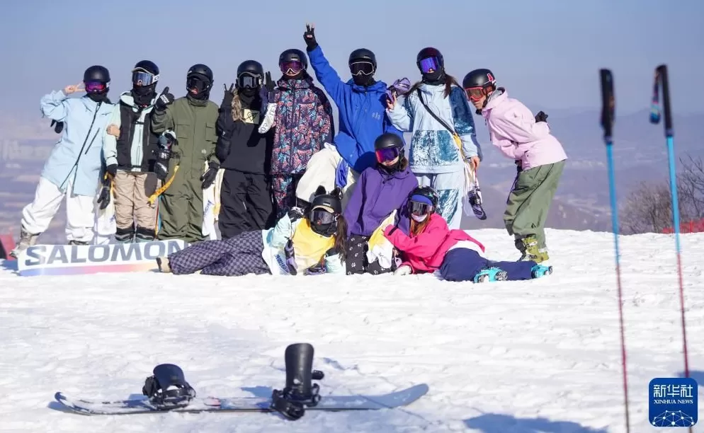 时光相册丨新雪季开启!影像见证中国滑雪“华丽转身”-第2张图片- 时光相册丨新雪季开启!影像见证中国滑雪“华丽转身”-第2张图片-