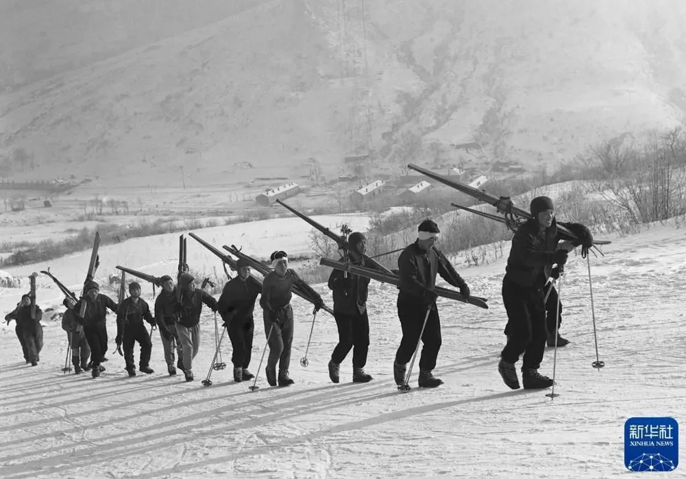 时光相册丨新雪季开启!影像见证中国滑雪“华丽转身”-第6张图片- 时光相册丨新雪季开启!影像见证中国滑雪“华丽转身”-第6张图片-