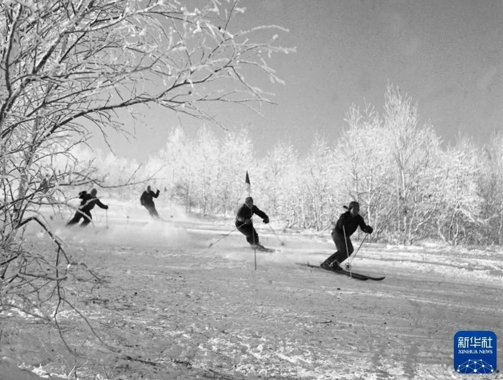 时光相册丨新雪季开启!影像见证中国滑雪“华丽转身”-第5张图片- 时光相册丨新雪季开启!影像见证中国滑雪“华丽转身”-第5张图片-
