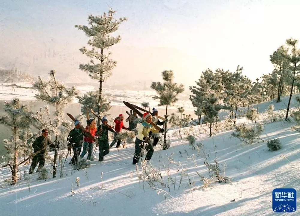 时光相册丨新雪季开启!影像见证中国滑雪“华丽转身”-第7张图片- 时光相册丨新雪季开启!影像见证中国滑雪“华丽转身”-第7张图片-