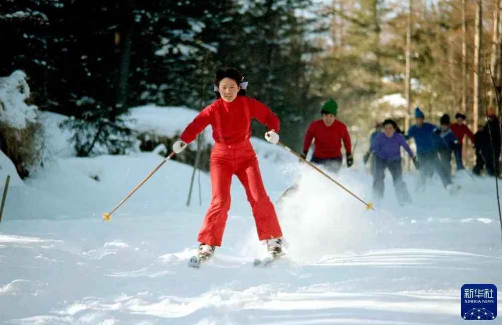时光相册丨新雪季开启!影像见证中国滑雪“华丽转身”-第8张图片- 时光相册丨新雪季开启!影像见证中国滑雪“华丽转身”-第8张图片-