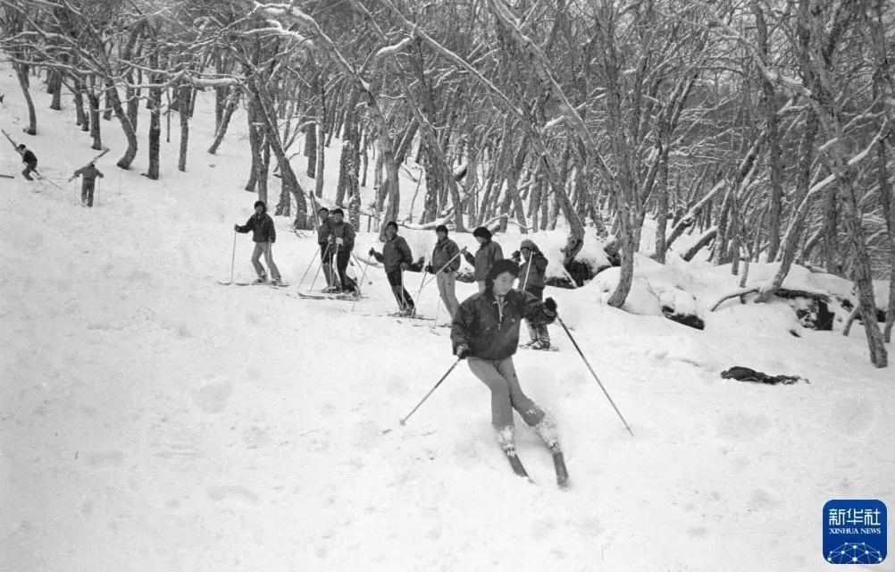时光相册丨新雪季开启!影像见证中国滑雪“华丽转身”-第15张图片- 时光相册丨新雪季开启!影像见证中国滑雪“华丽转身”-第15张图片-