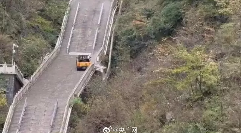 天门山景区：受损“天梯”护栏已修复完毕-第1张图片-