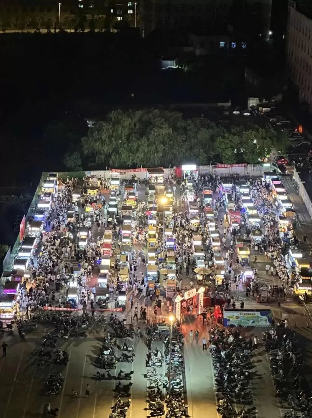 从扰民“野摊”到深夜食堂，上海罗南夜市如何在治理中转身？-第1张图片-