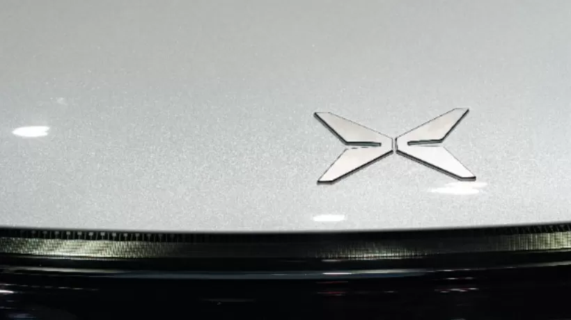 小鹏客服回应“顾客破坏玻璃门事件”：涉事员工已被严肃处理-第1张图片-