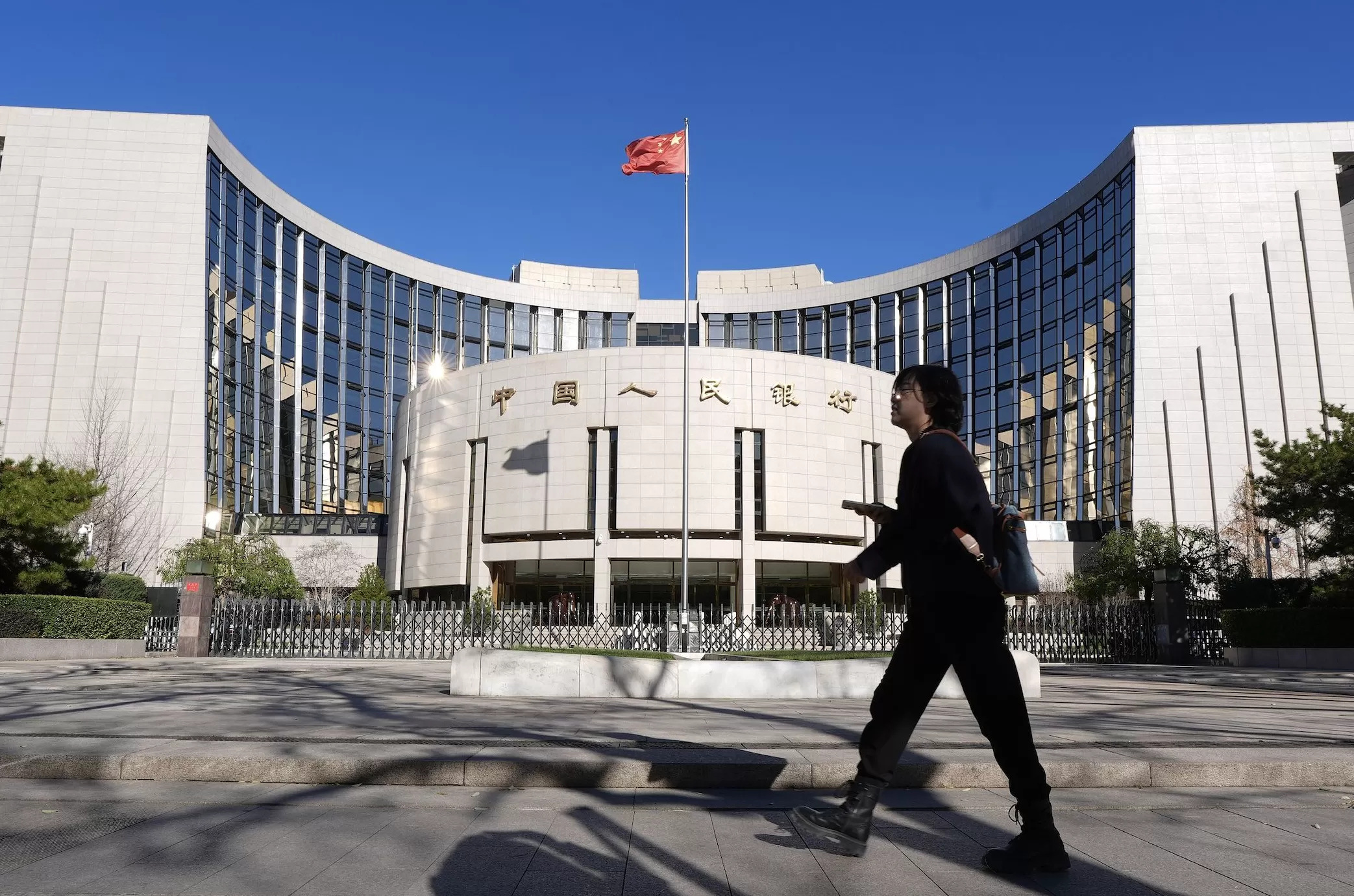 央行将开展10000亿元MLF操作，释放数量型货币政策工具持续加力信号-第1张图片-