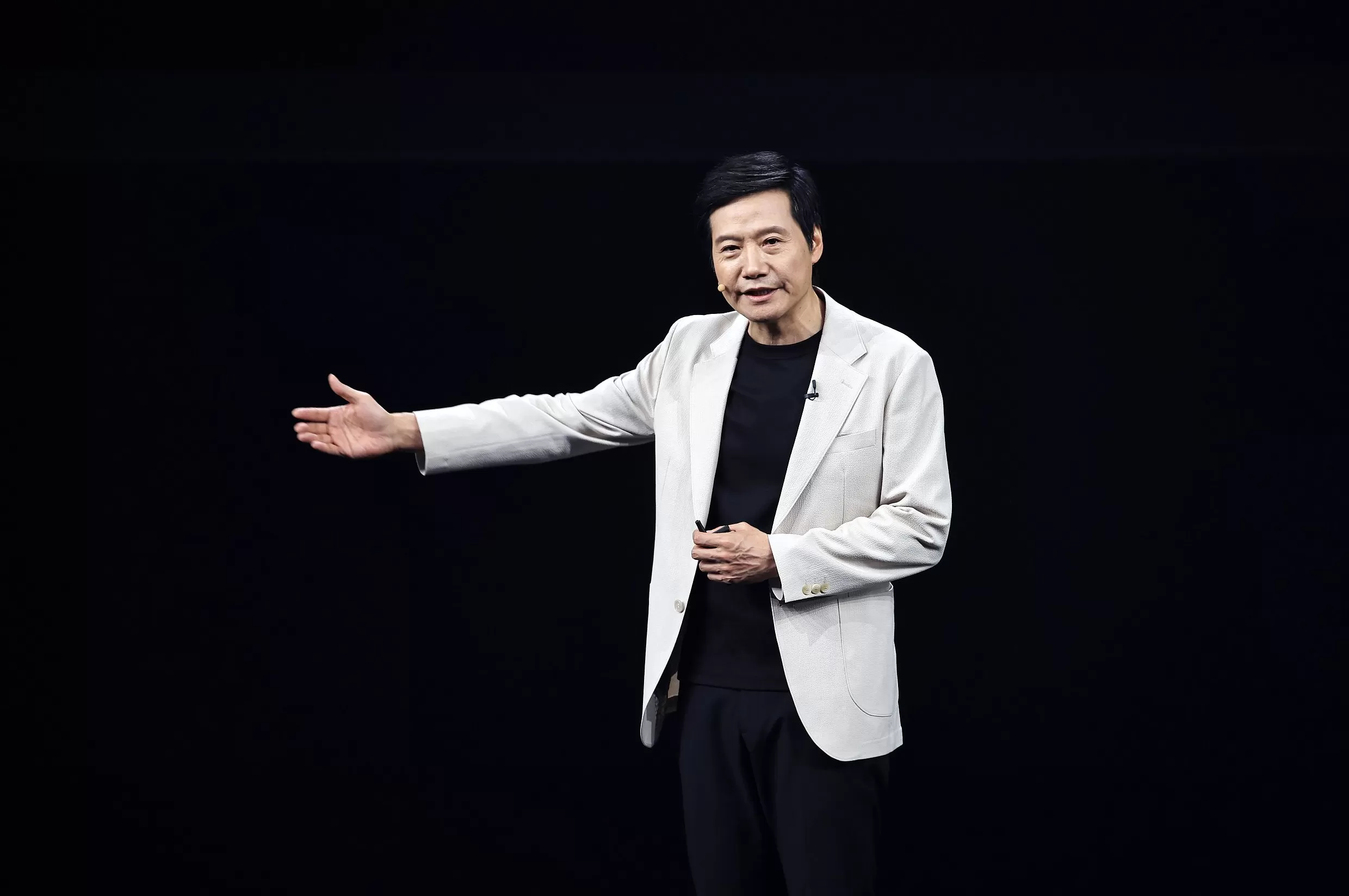 雷军斥资超1亿港元增持小米，持股比例增至23.26%-第2张图片-