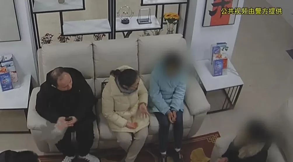 家庭矛盾致少女多次出走，“平安客厅”解心结-第2张图片-