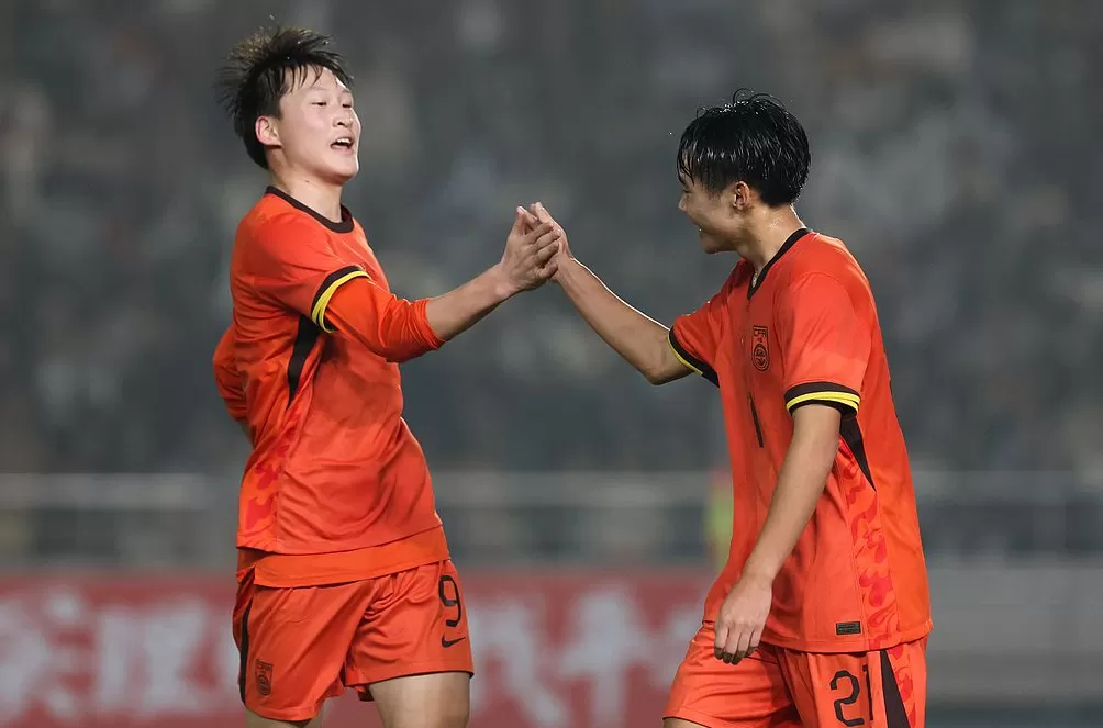 体坛联播｜曼联主场不敌埃弗顿，U16国足14球大胜东帝汶-第1张图片-