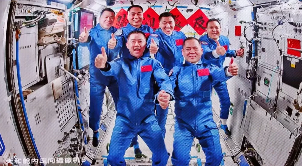 镜头内外｜首次应急发射成功对接！尽显大国底气-第3张图片-