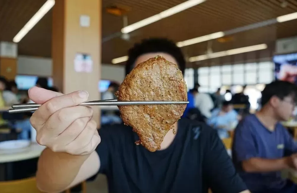 广东一高校请6万师生吃牛扒-第1张图片-