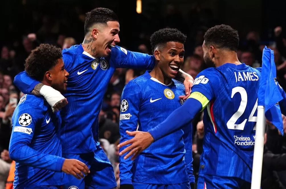 体坛联播｜切尔西三球完胜十人巴萨，世界杯抽签分档出炉-第1张图片-