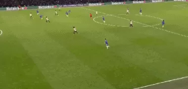 体坛联播｜切尔西三球完胜十人巴萨，世界杯抽签分档出炉-第3张图片-