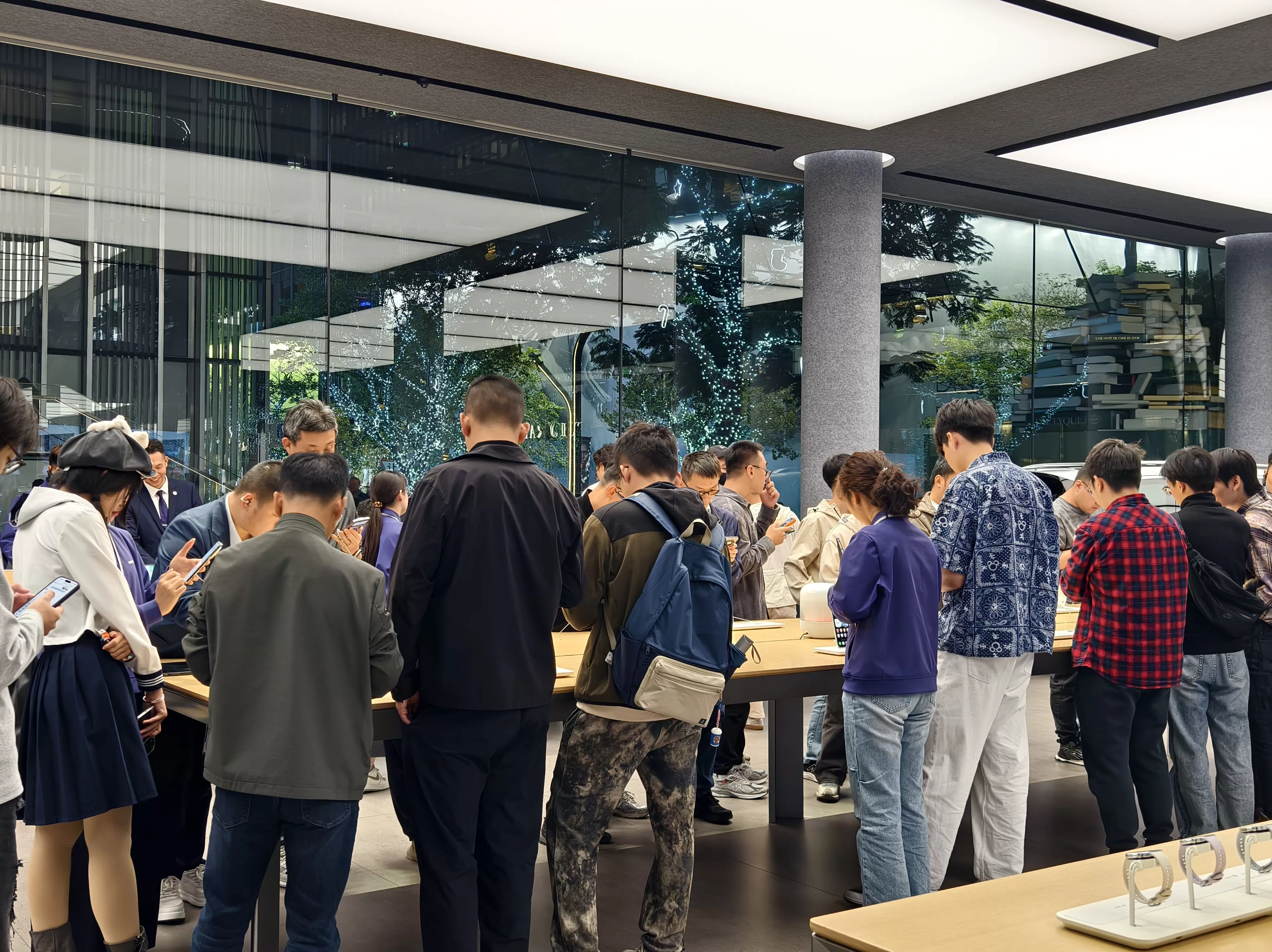 独家｜华为Mate80首批备货30万台左右，渠道商称“定价很有魄力”-第2张图片-