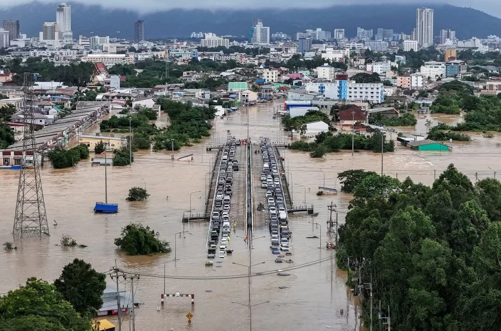 第1现场｜泰国世纪洪水已41死，派出航母救灾-第1张图片-