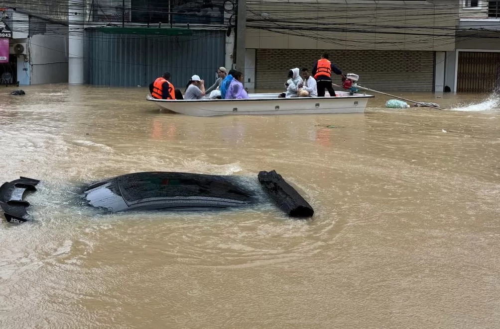 第1现场｜泰国世纪洪水已41死，派出航母救灾-第10张图片-