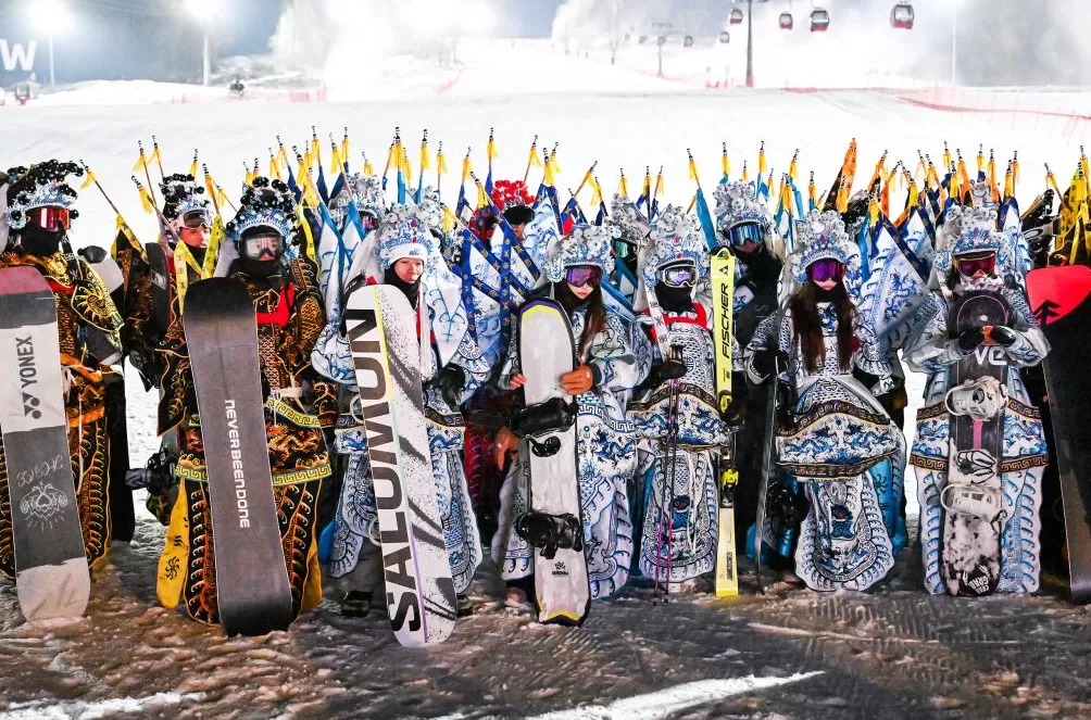 镜头内外｜热雪沸腾！中国冰雪产业冲击万亿大关-第3张图片-