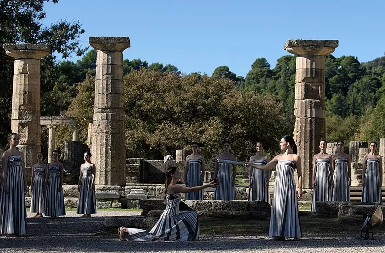 米兰冬奥会圣火在希腊古奥林匹亚成功点燃-第1张图片- 米兰冬奥会圣火在希腊古奥林匹亚成功点燃-第1张图片-