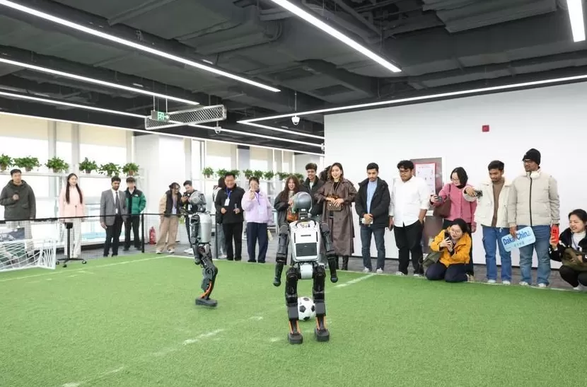 【2025打卡中国】外国网红点赞“Amazing郑州”：在这里看见未来中国的模样-第2张图片-