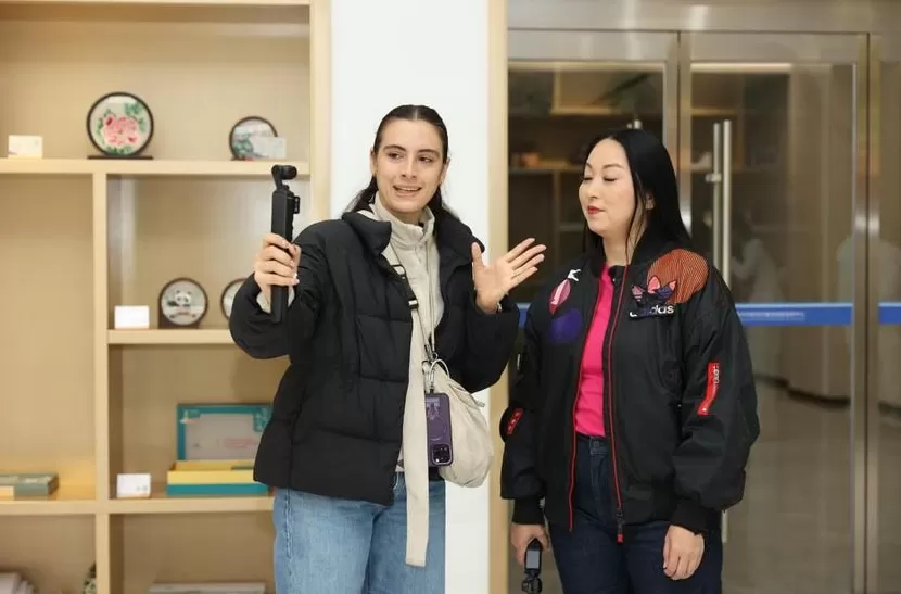 【2025打卡中国】外国网红点赞“Amazing郑州”：在这里看见未来中国的模样-第3张图片-