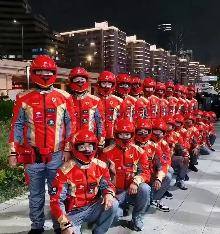 外卖小哥“新装”也要卷了?多个外卖平台回应-第1张图片- 外卖小哥“新装”也要卷了?多个外卖平台回应-第1张图片-